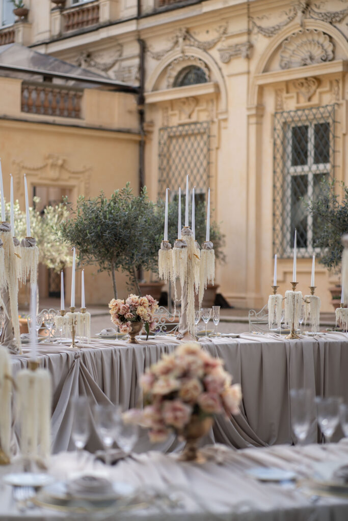 luxury wedding trends 2027 table setting decoration