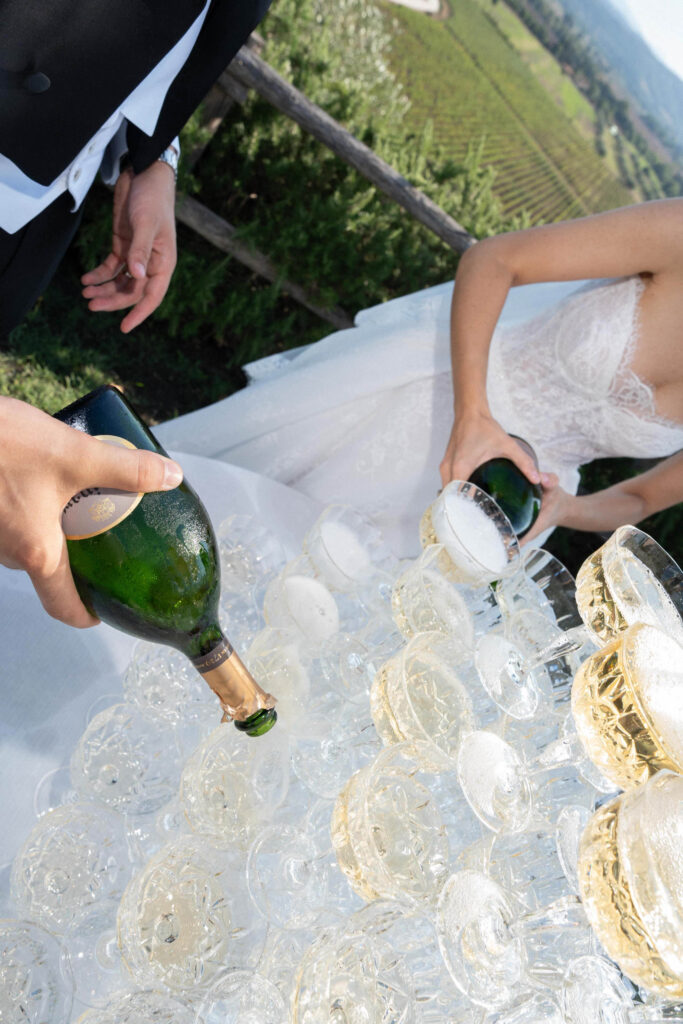 Toskana Hochzeit Detailshot Champagner Tower