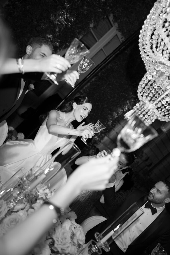 Finding a wedding photographer: modern wedding photos with a clear aesthetic