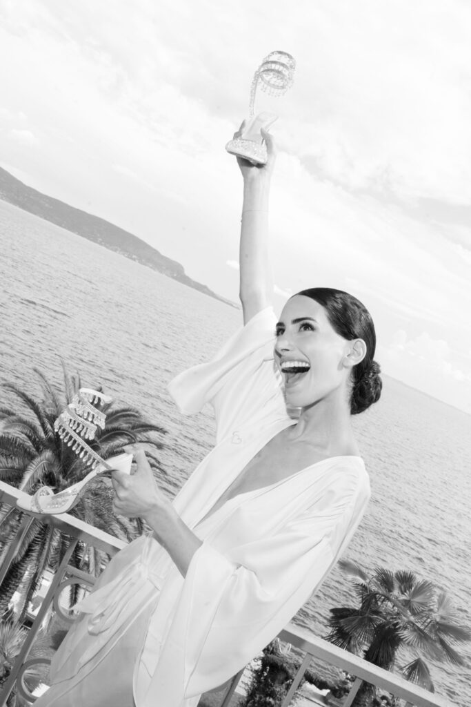 Finding a wedding photographer: modern wedding photos with a clear aesthetic