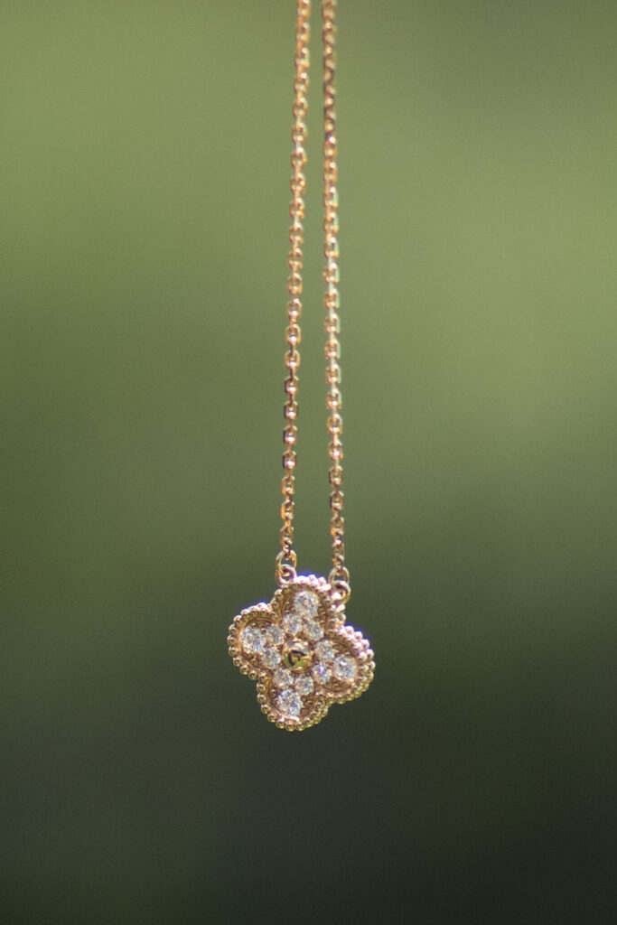 Hochzeitsfotograf finden: moderne Hochzeitsfotos mit klarer Ästhetik