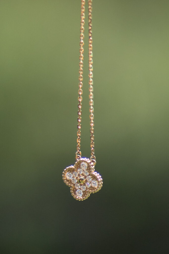 Getting Married in Tuscany: The Exclusive Guide for Your Luxury Tuscany Wedding 36 Finding a wedding photographer: modern wedding photos with a clear aesthetic