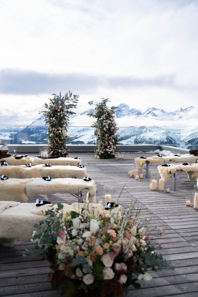 Setting Berghochzeit im Winter beim Heiraten in den Bergen
