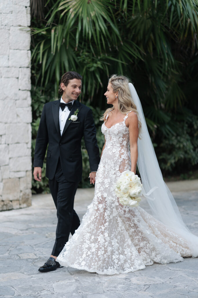 Editorial Wedding Photography: The Trend for Stylish Wedding Photos 30 Newlywed couple portrait at Mexico Wedding in Nizuc Resort & Spa Cancun