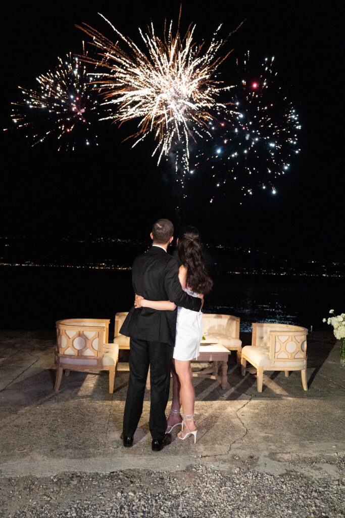 Villa Bettoni Feuerwerk Hochzeitspaar Gardasee Hochzeit 